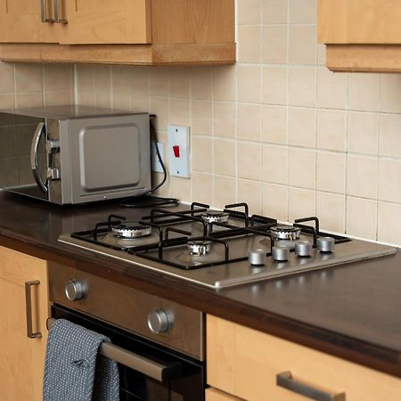 Luxury 2 Bed Apartment - Near Heathrow, Legoland, Windsor Slough Buitenkant foto