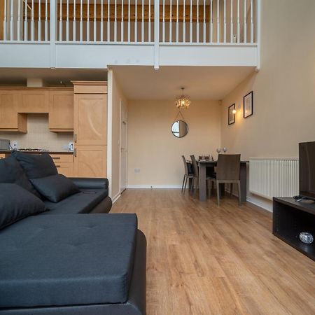Luxury 2 Bed Apartment - Near Heathrow, Legoland, Windsor Slough Buitenkant foto