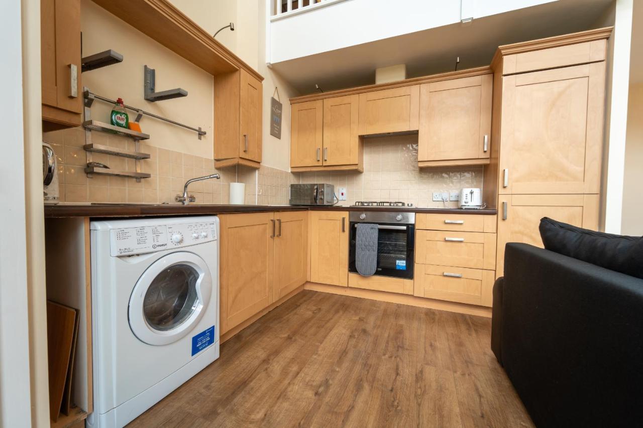 Luxury 2 Bed Apartment - Near Heathrow, Legoland, Windsor Slough Buitenkant foto