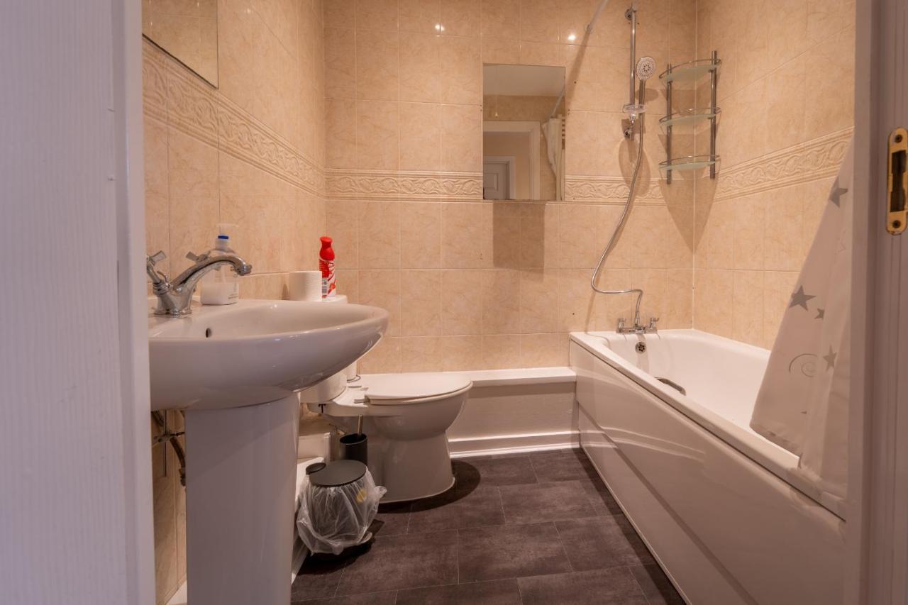 Luxury 2 Bed Apartment - Near Heathrow, Legoland, Windsor Slough Buitenkant foto