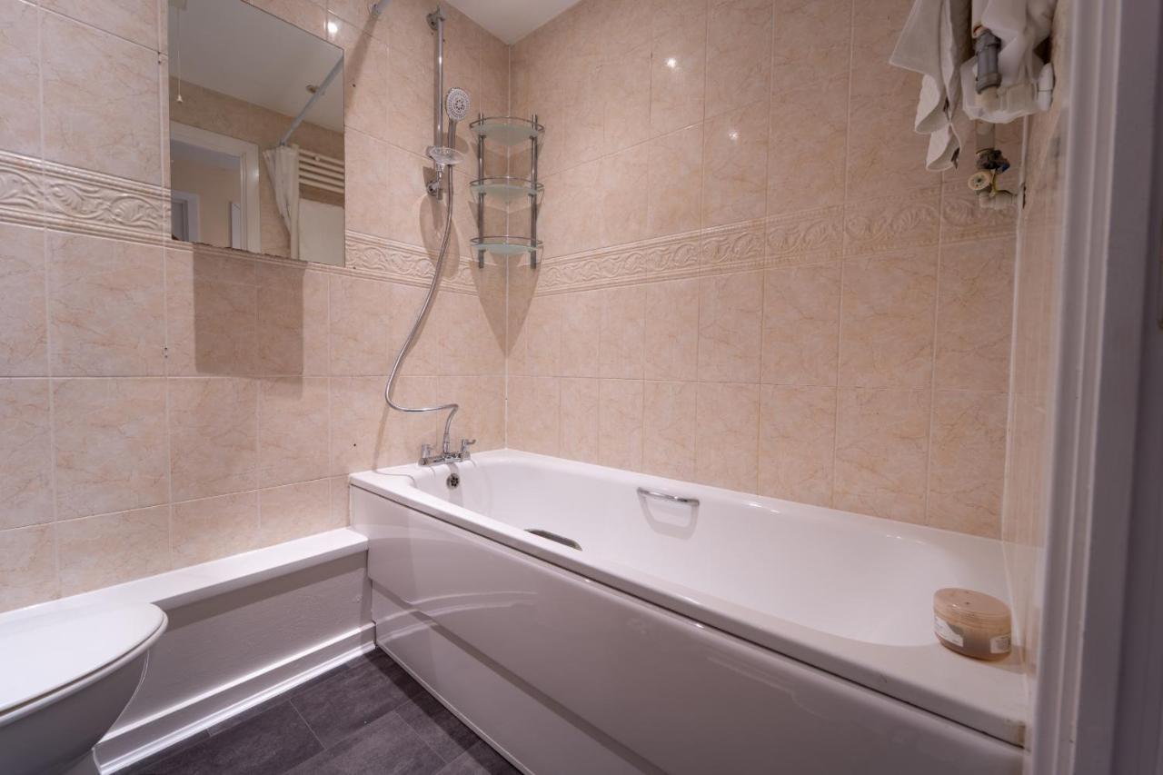 Luxury 2 Bed Apartment - Near Heathrow, Legoland, Windsor Slough Buitenkant foto