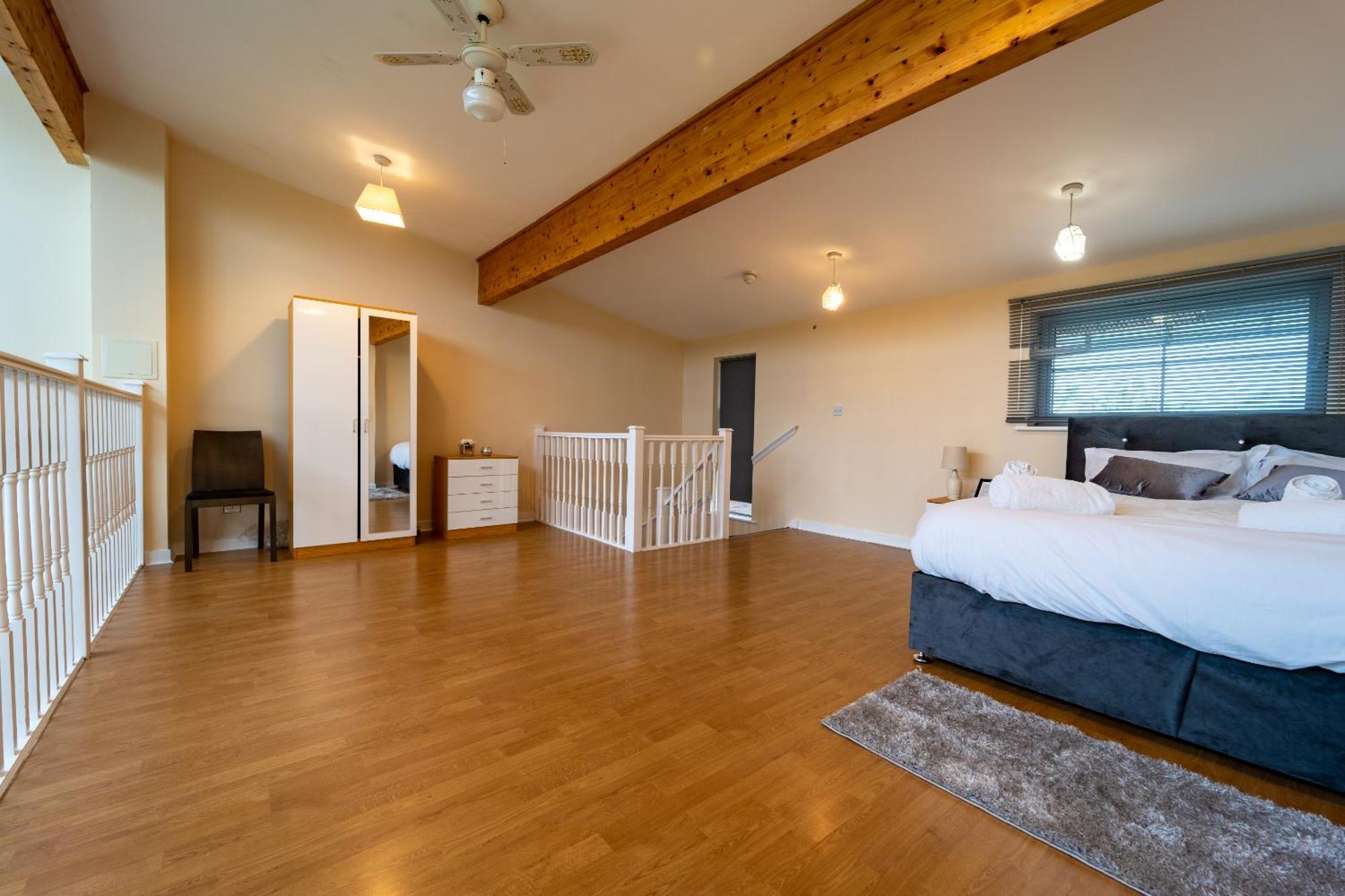 Luxury 2 Bed Apartment - Near Heathrow, Legoland, Windsor Slough Buitenkant foto