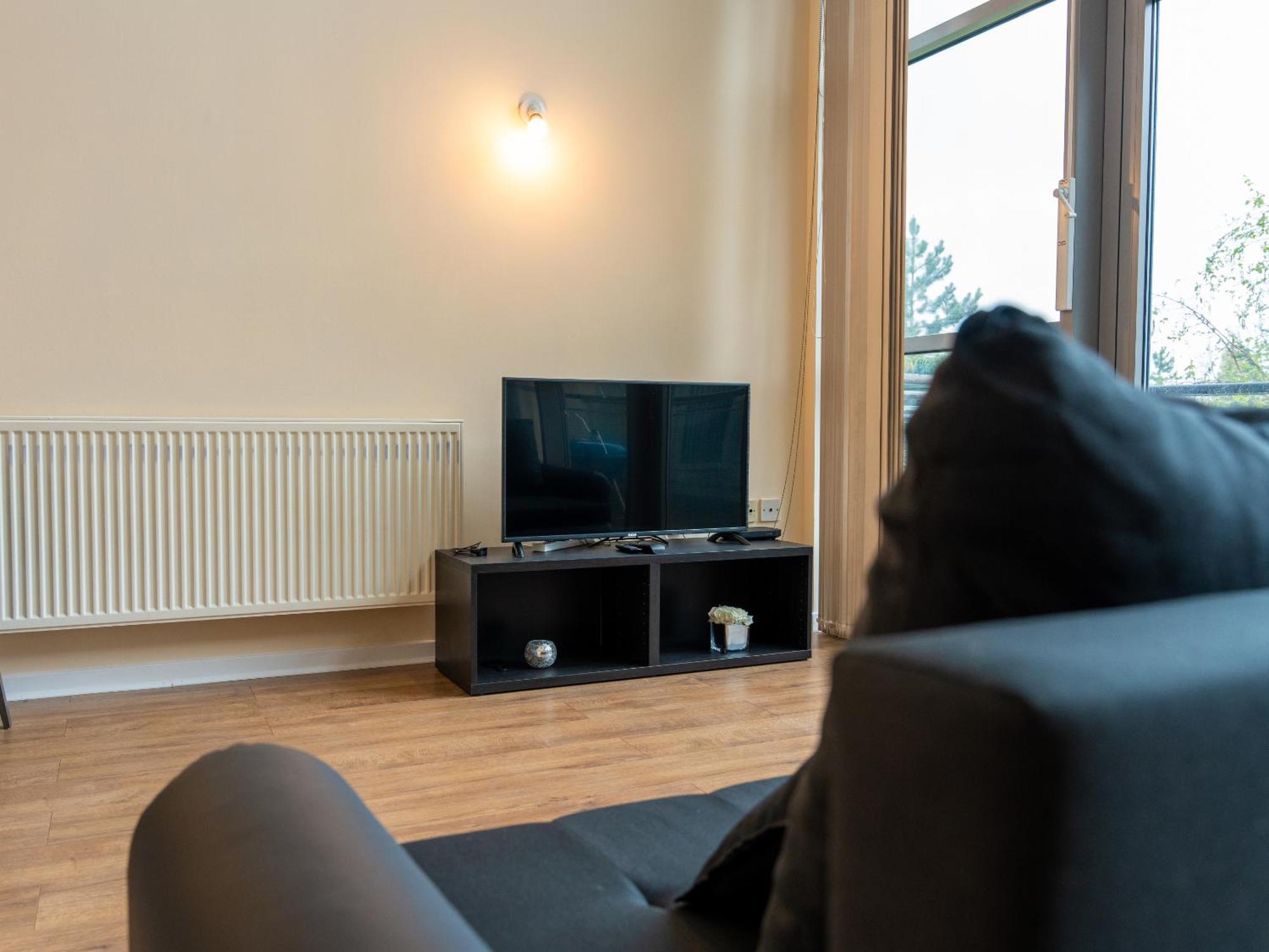 Luxury 2 Bed Apartment - Near Heathrow, Legoland, Windsor Slough Buitenkant foto
