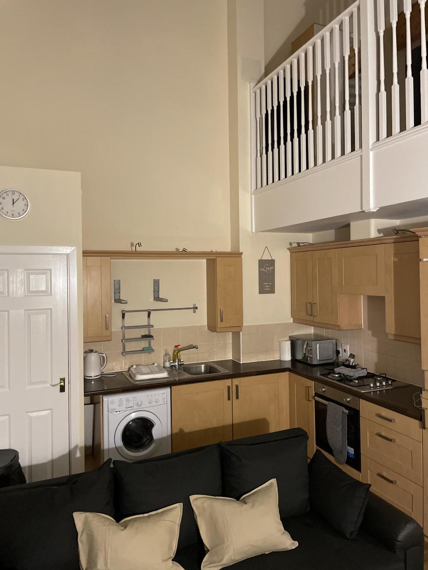 Luxury 2 Bed Apartment - Near Heathrow, Legoland, Windsor Slough Buitenkant foto