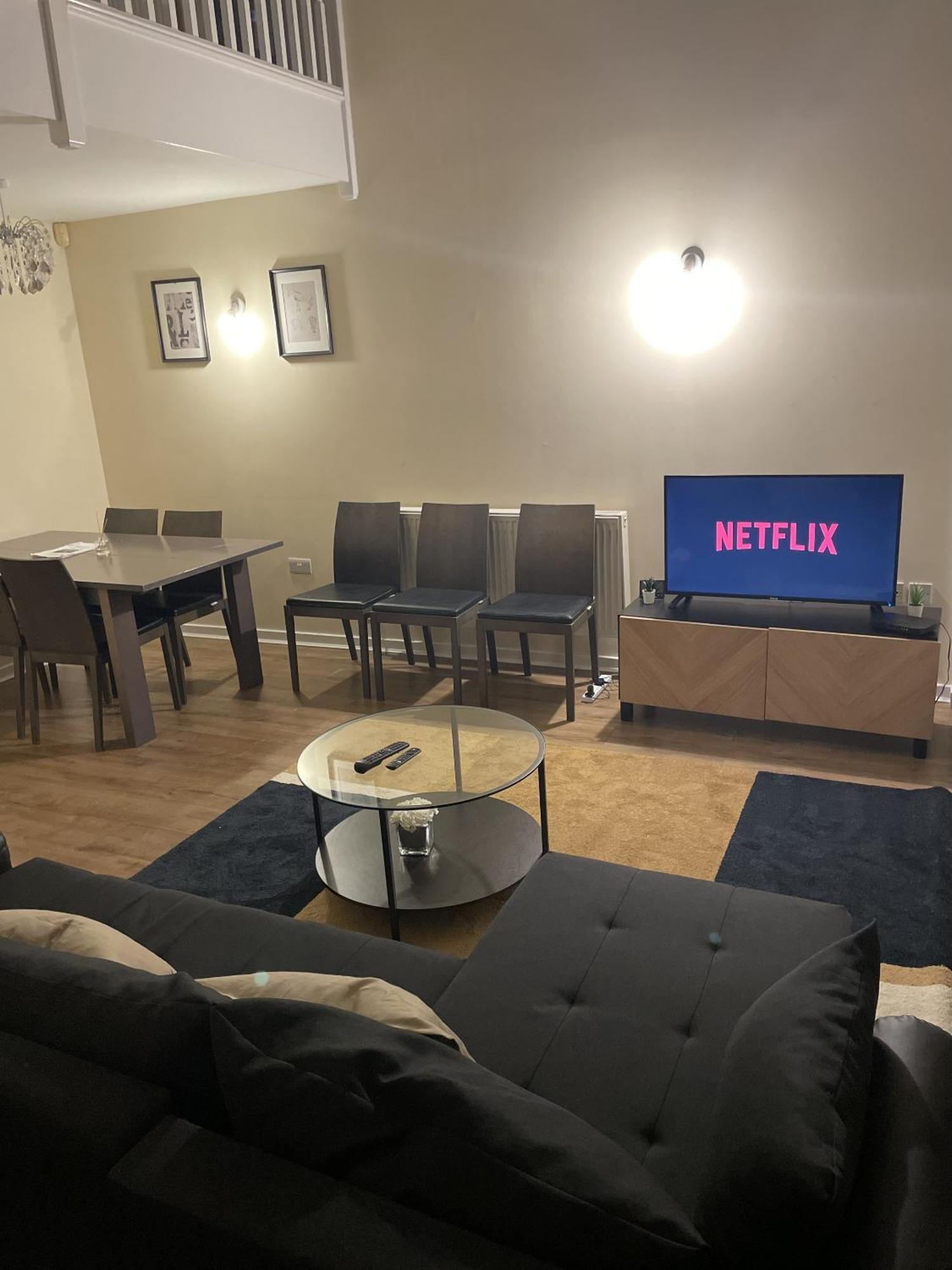 Luxury 2 Bed Apartment - Near Heathrow, Legoland, Windsor Slough Buitenkant foto