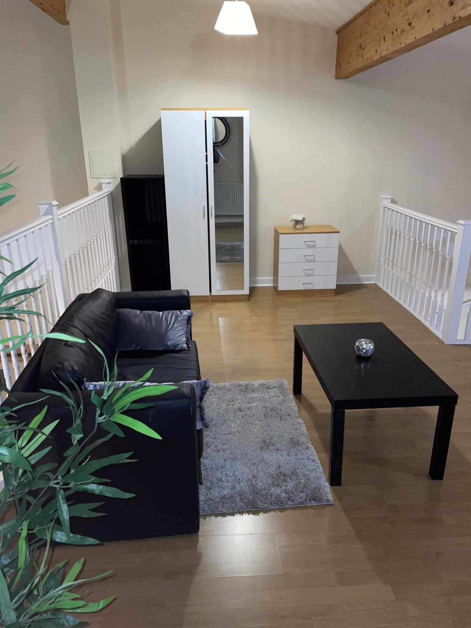 Luxury 2 Bed Apartment - Near Heathrow, Legoland, Windsor Slough Buitenkant foto